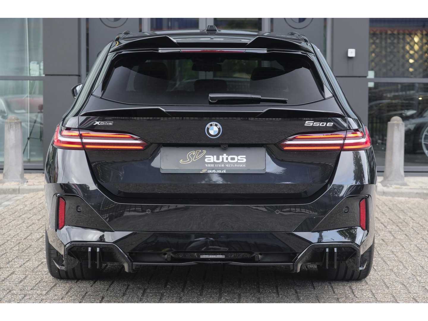 BMW 5 Serie Touring 550e 490pk M-sport xDrive Panoramadak *BTW* Bowers&Wilkins Trekhaak Head-up M-perfomance look