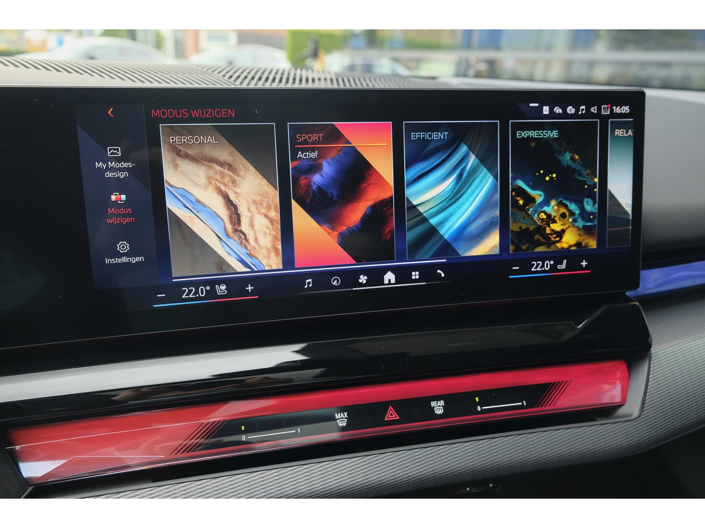 BMW 5 Serie Touring 550e 490pk M-sport xDrive Panoramadak *BTW* Bowers&Wilkins Trekhaak Head-up M-perfomance look