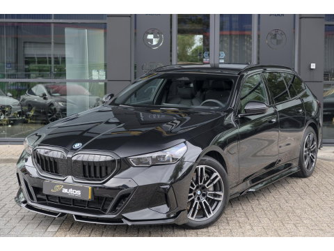 BMW 5 Serie Touring 550e 490pk M-sport xDrive Panoramadak *BTW* Bowers&Wilkins Trekhaak Head-up M-perfomance look
