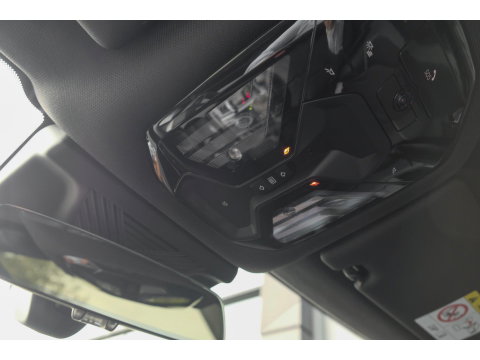 BMW 5 Serie Touring 550e 490pk M-sport xDrive Panoramadak *BTW* Bowers&Wilkins Trekhaak Head-up M-perfomance look