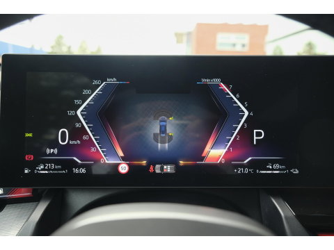 BMW 5 Serie Touring 550e 490pk M-sport xDrive Panoramadak *BTW* Bowers&Wilkins Trekhaak Head-up M-perfomance look