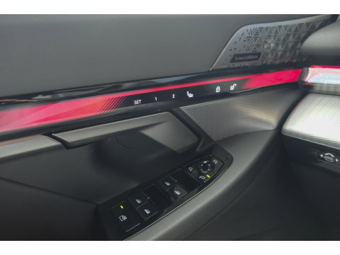 BMW 5 Serie Touring 550e 490pk M-sport xDrive Panoramadak *BTW* Bowers&Wilkins Trekhaak Head-up M-perfomance look