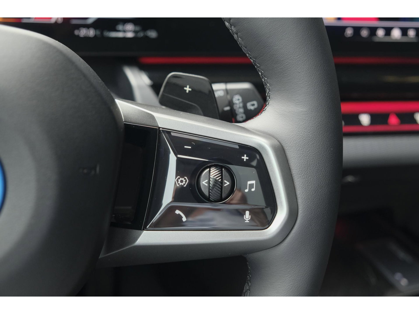 BMW 5 Serie Touring 550e 490pk M-sport xDrive Panoramadak *BTW* Bowers&Wilkins Trekhaak Head-up M-perfomance look