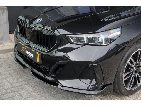 BMW 5 Serie Touring 550e 490pk M-sport xDrive Panoramadak *BTW* Bowers&Wilkins Trekhaak Head-up M-perfomance look