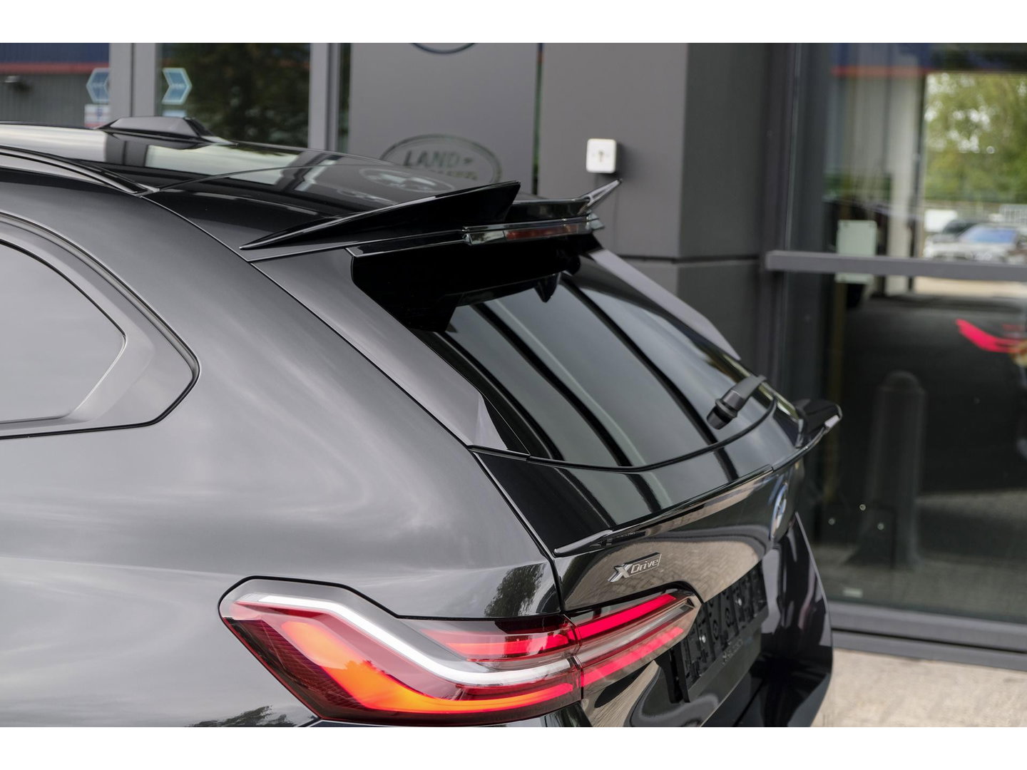 BMW 5 Serie Touring 550e 490pk M-sport xDrive Panoramadak *BTW* Bowers&Wilkins Trekhaak Head-up M-perfomance look