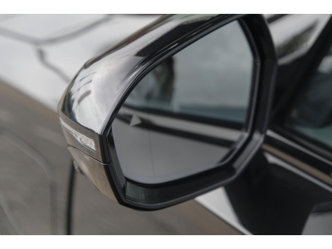 BMW 5 Serie Touring 550e 490pk M-sport xDrive Panoramadak *BTW* Bowers&Wilkins Trekhaak Head-up M-perfomance look
