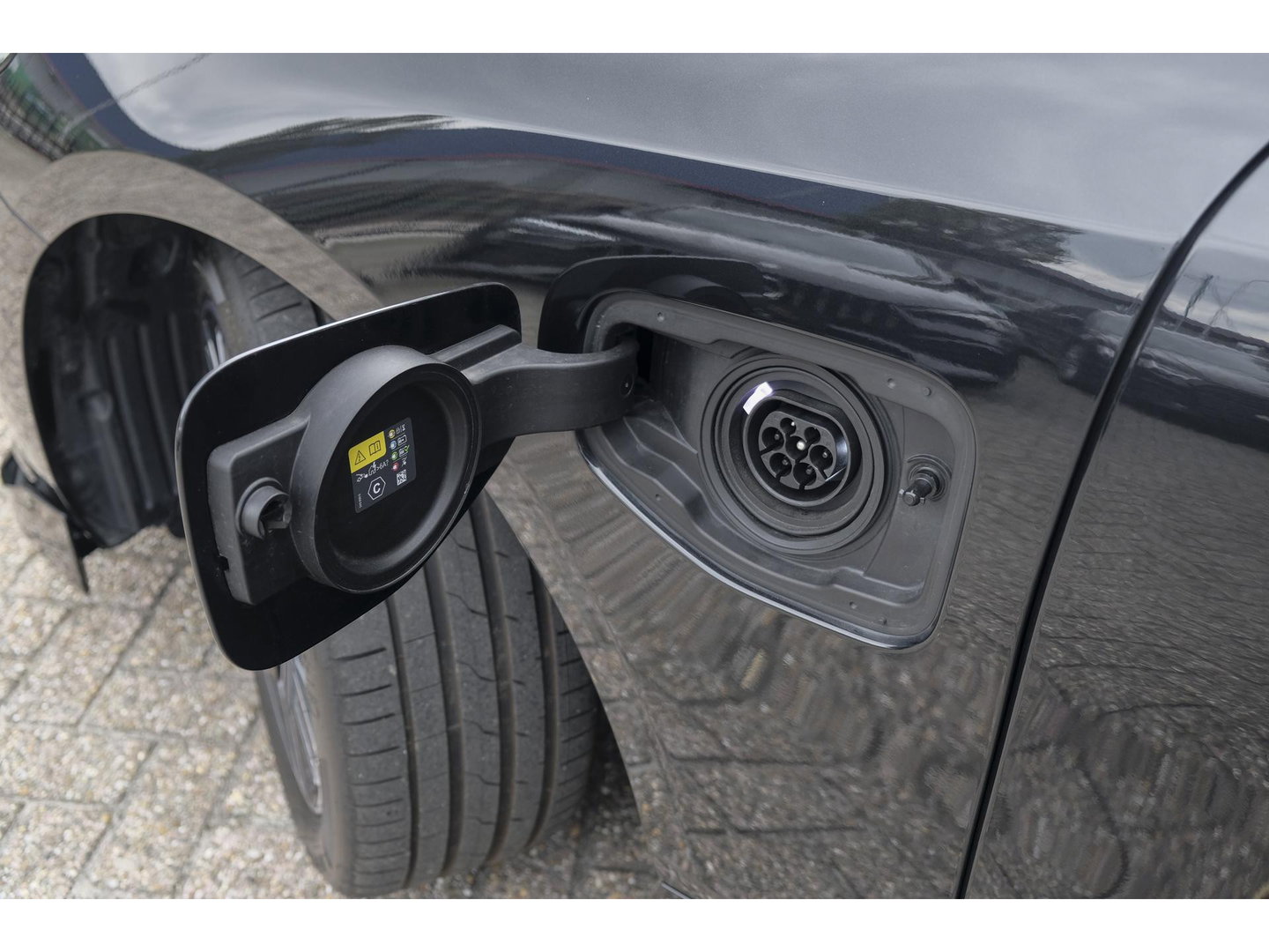 BMW 5 Serie Touring 550e 490pk M-sport xDrive Panoramadak *BTW* Bowers&Wilkins Trekhaak Head-up M-perfomance look