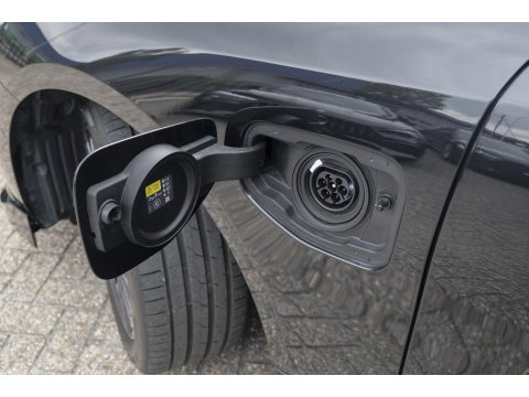 BMW 5 Serie Touring 550e 490pk M-sport xDrive Panoramadak *BTW* Bowers&Wilkins Trekhaak Head-up M-perfomance look