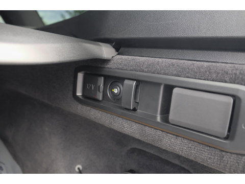 BMW 5 Serie Touring 550e 490pk M-sport xDrive Panoramadak *BTW* Bowers&Wilkins Trekhaak Head-up M-perfomance look
