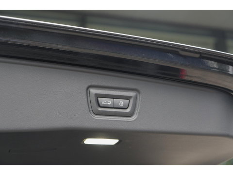 BMW 5 Serie Touring 550e 490pk M-sport xDrive Panoramadak *BTW* Bowers&Wilkins Trekhaak Head-up M-perfomance look