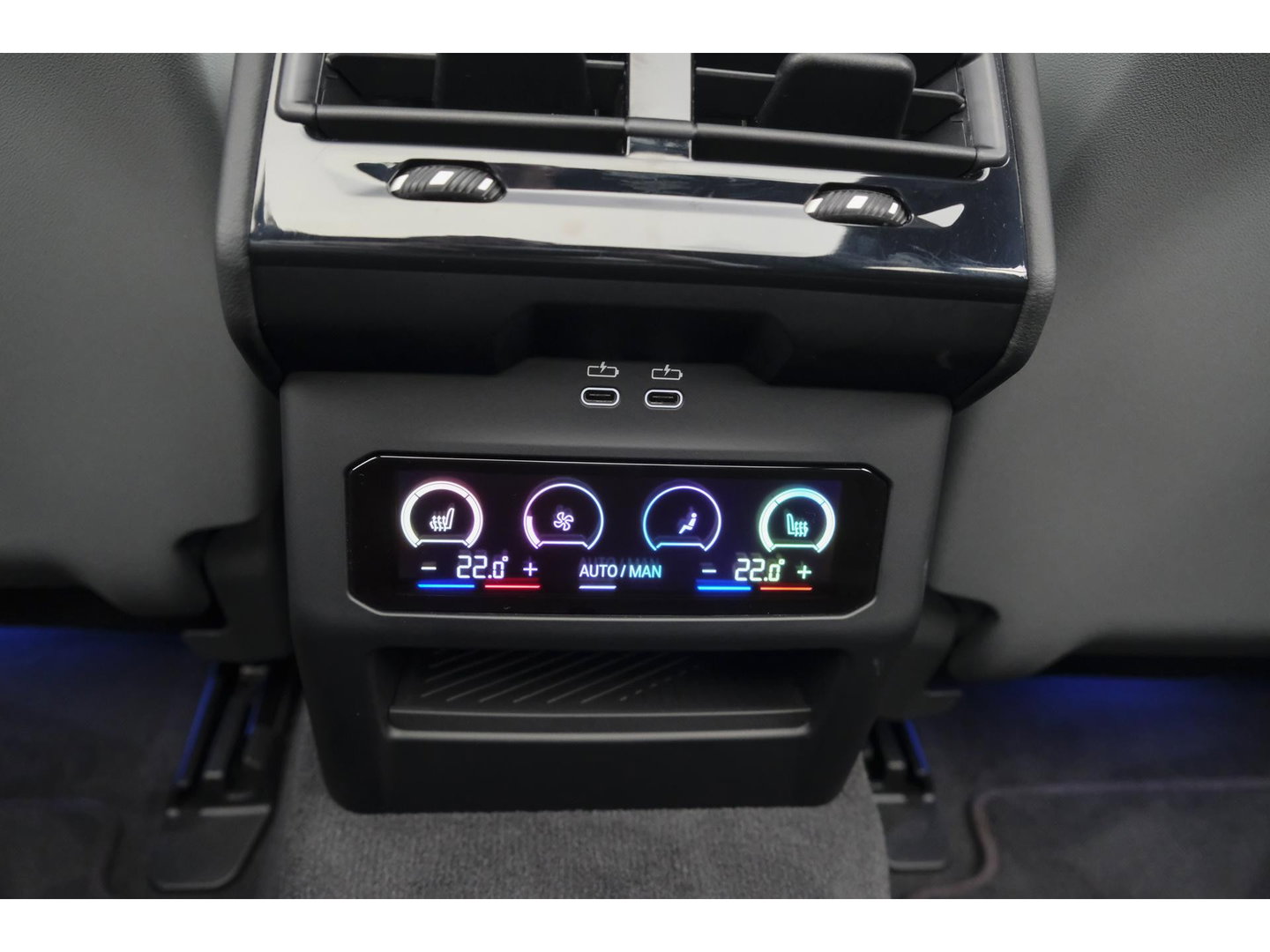 BMW 5 Serie Touring 550e 490pk M-sport xDrive Panoramadak *BTW* Bowers&Wilkins Trekhaak Head-up M-perfomance look