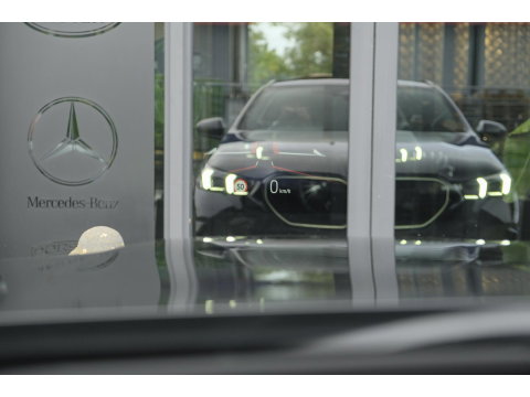 BMW 5 Serie Touring 550e 490pk M-sport xDrive Panoramadak *BTW* Bowers&Wilkins Trekhaak Head-up M-perfomance look
