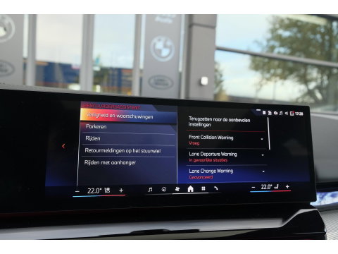 BMW 5 Serie Touring 550e 490pk M-sport xDrive Panoramadak *BTW* Bowers&Wilkins Trekhaak Head-up M-perfomance look