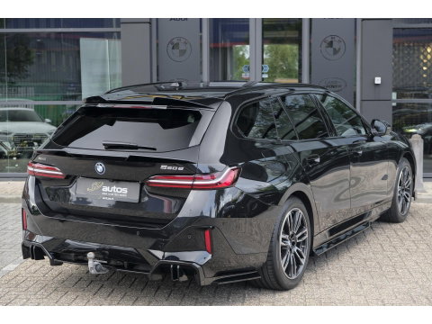 BMW 5 Serie Touring 550e 490pk M-sport xDrive Panoramadak *BTW* Bowers&Wilkins Trekhaak Head-up M-perfomance look