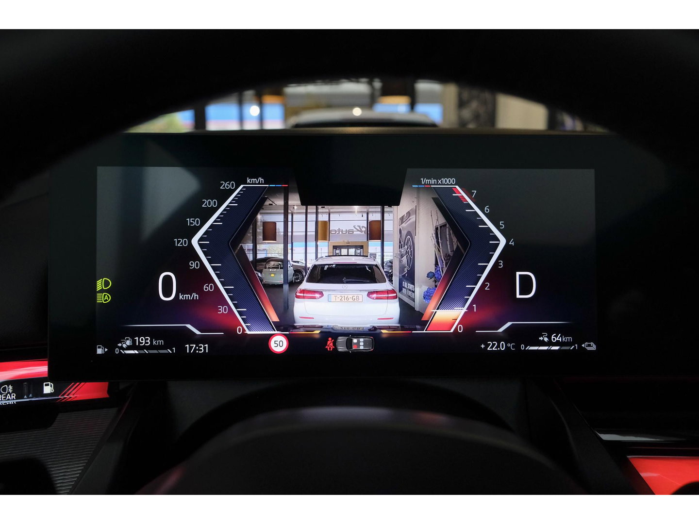 BMW 5 Serie Touring 550e 490pk M-sport xDrive Panoramadak *BTW* Bowers&Wilkins Trekhaak Head-up M-perfomance look