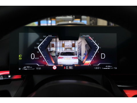 BMW 5 Serie Touring 550e 490pk M-sport xDrive Panoramadak *BTW* Bowers&Wilkins Trekhaak Head-up M-perfomance look