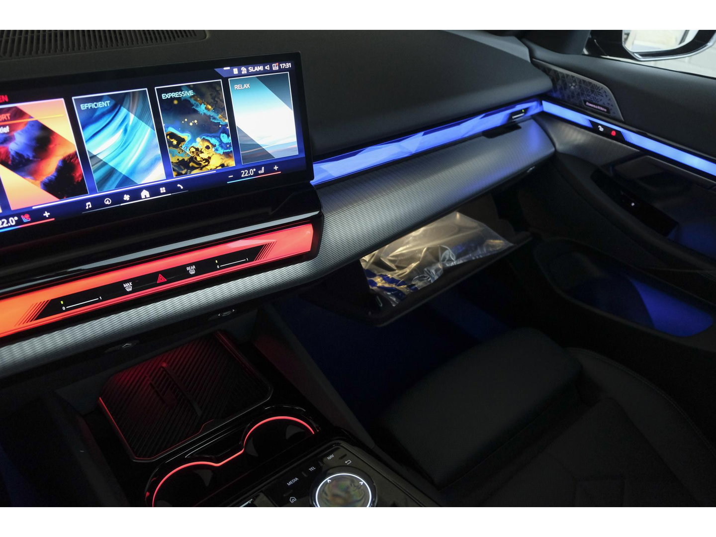 BMW 5 Serie Touring 550e 490pk M-sport xDrive Panoramadak *BTW* Bowers&Wilkins Trekhaak Head-up M-perfomance look