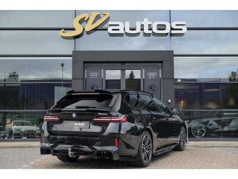 BMW 5 Serie Touring 550e 490pk M-sport xDrive Panoramadak *BTW* Bowers&Wilkins Trekhaak Head-up M-perfomance look