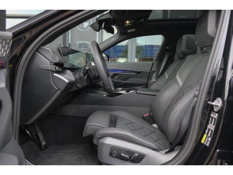 BMW 5 Serie Touring 550e 490pk M-sport xDrive Panoramadak *BTW* Bowers&Wilkins Trekhaak Head-up M-perfomance look