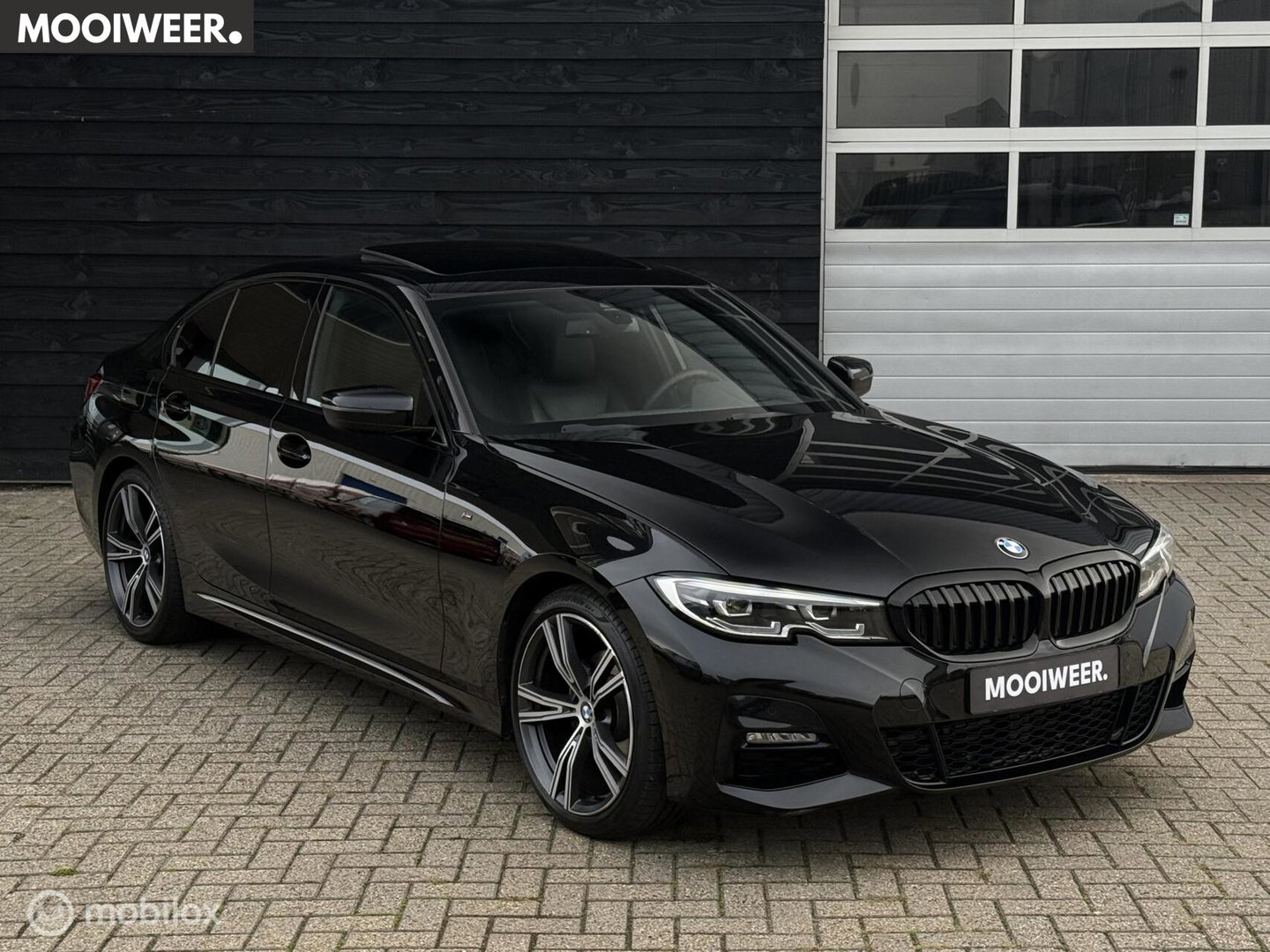 BMW 3 Serie 320i High Executive | M-Sport | Pano | Leder