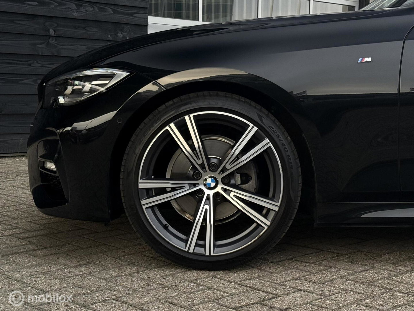 BMW 3 Serie 320i High Executive | M-Sport | Pano | Leder