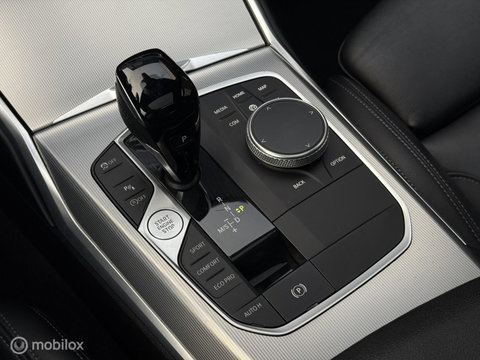 BMW 3 Serie 320i High Executive | M-Sport | Pano | Leder