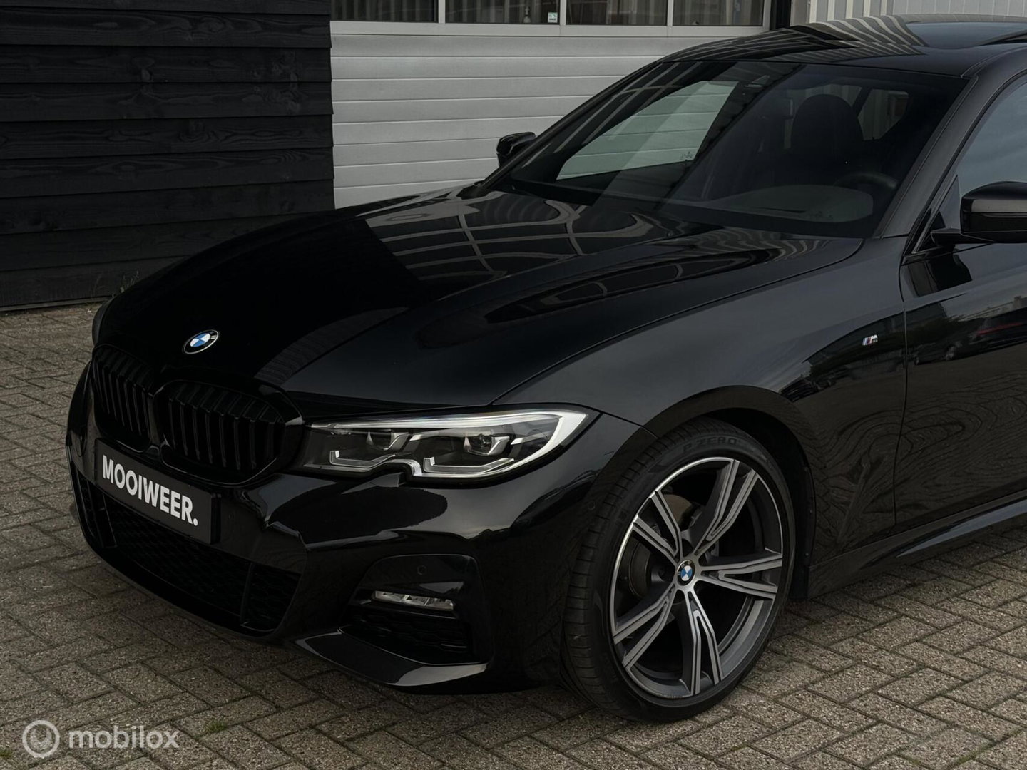 BMW 3 Serie 320i High Executive | M-Sport | Pano | Leder