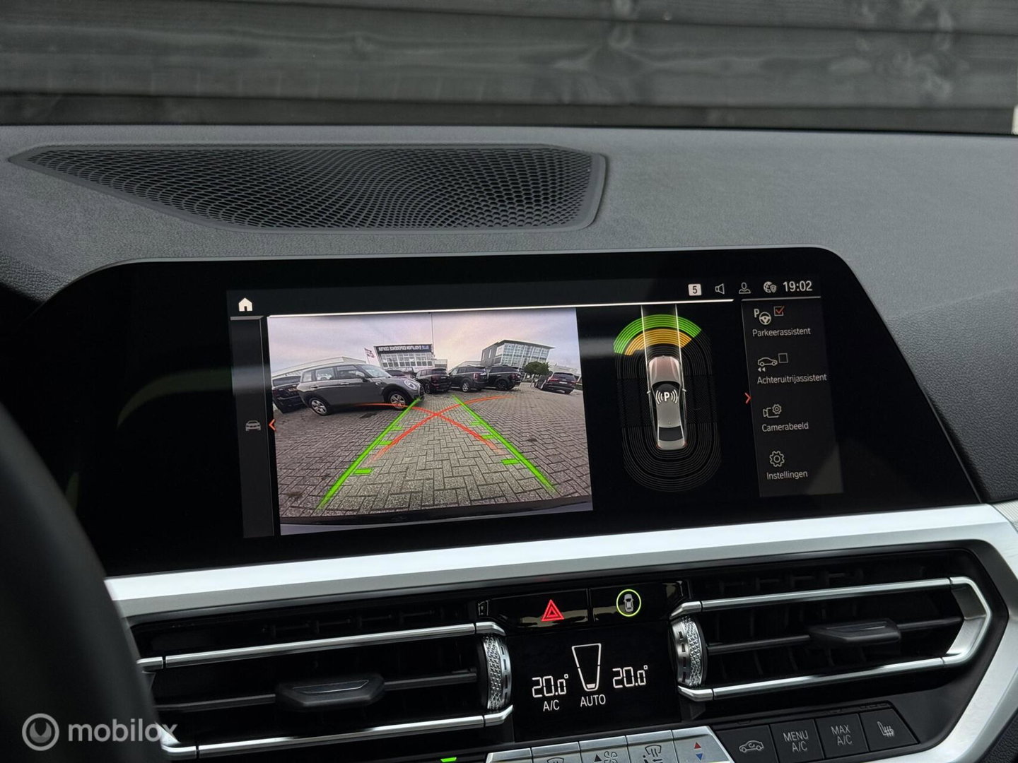 BMW 3 Serie 320i High Executive | M-Sport | Pano | Leder