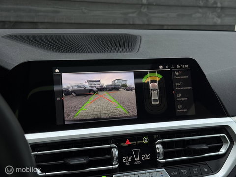 BMW 3 Serie 320i High Executive | M-Sport | Pano | Leder