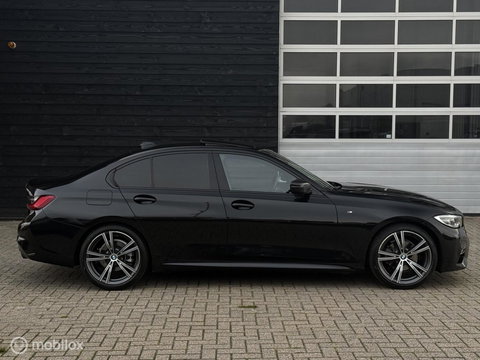 BMW 3 Serie 320i High Executive | M-Sport | Pano | Leder