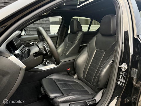 BMW 3 Serie 320i High Executive | M-Sport | Pano | Leder