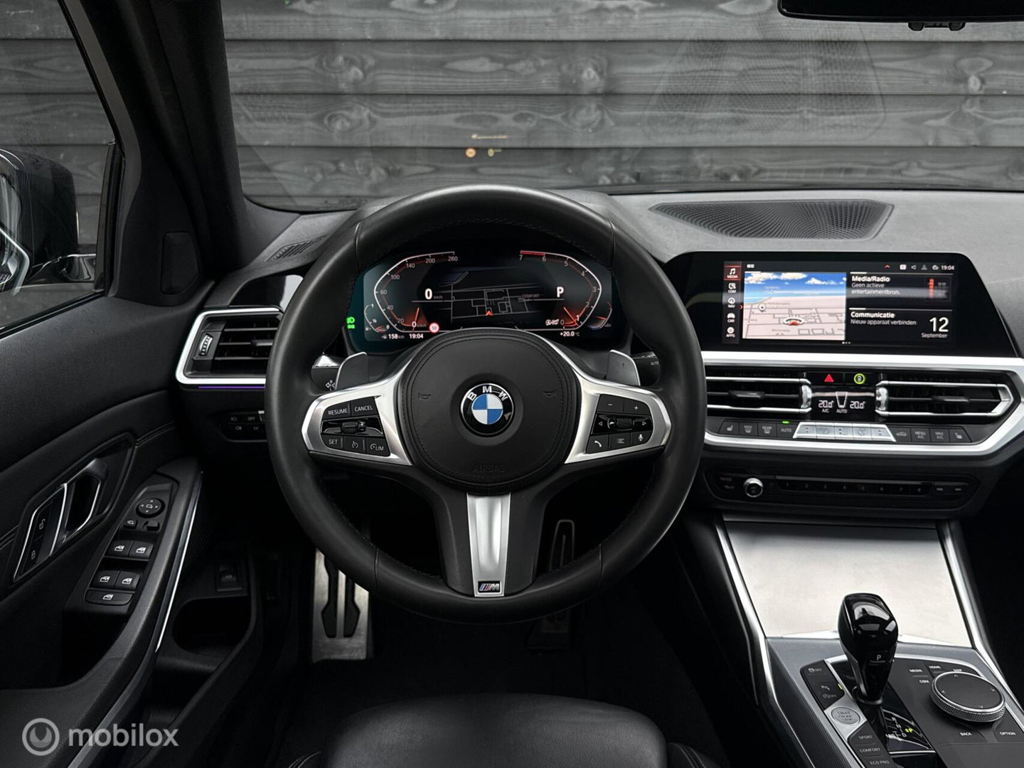 BMW 3 Serie 320i High Executive | M-Sport | Pano | Leder
