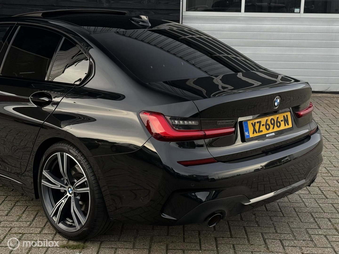 BMW 3 Serie 320i High Executive | M-Sport | Pano | Leder