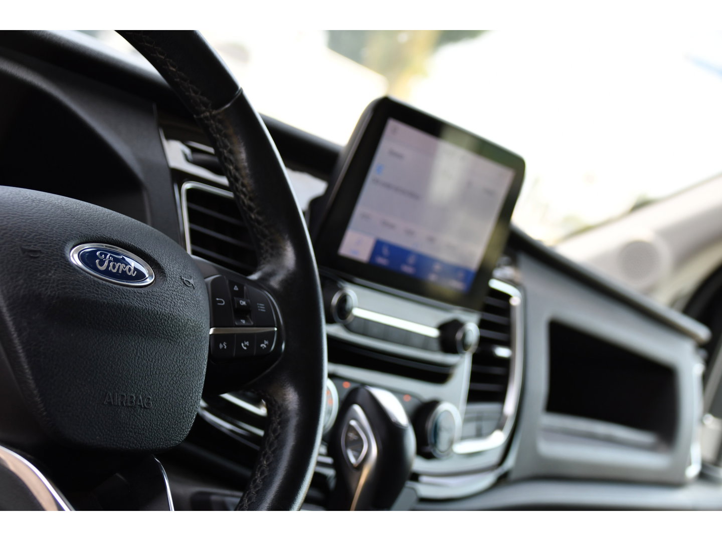 Ford Transit 350 2.0 TDCI L3H2 Limited Black Edition Camera, Cruise, Carplay, 185pk, Xenon, Automaat, Trekhaak, Multimedia, Sensoren, Uniek!