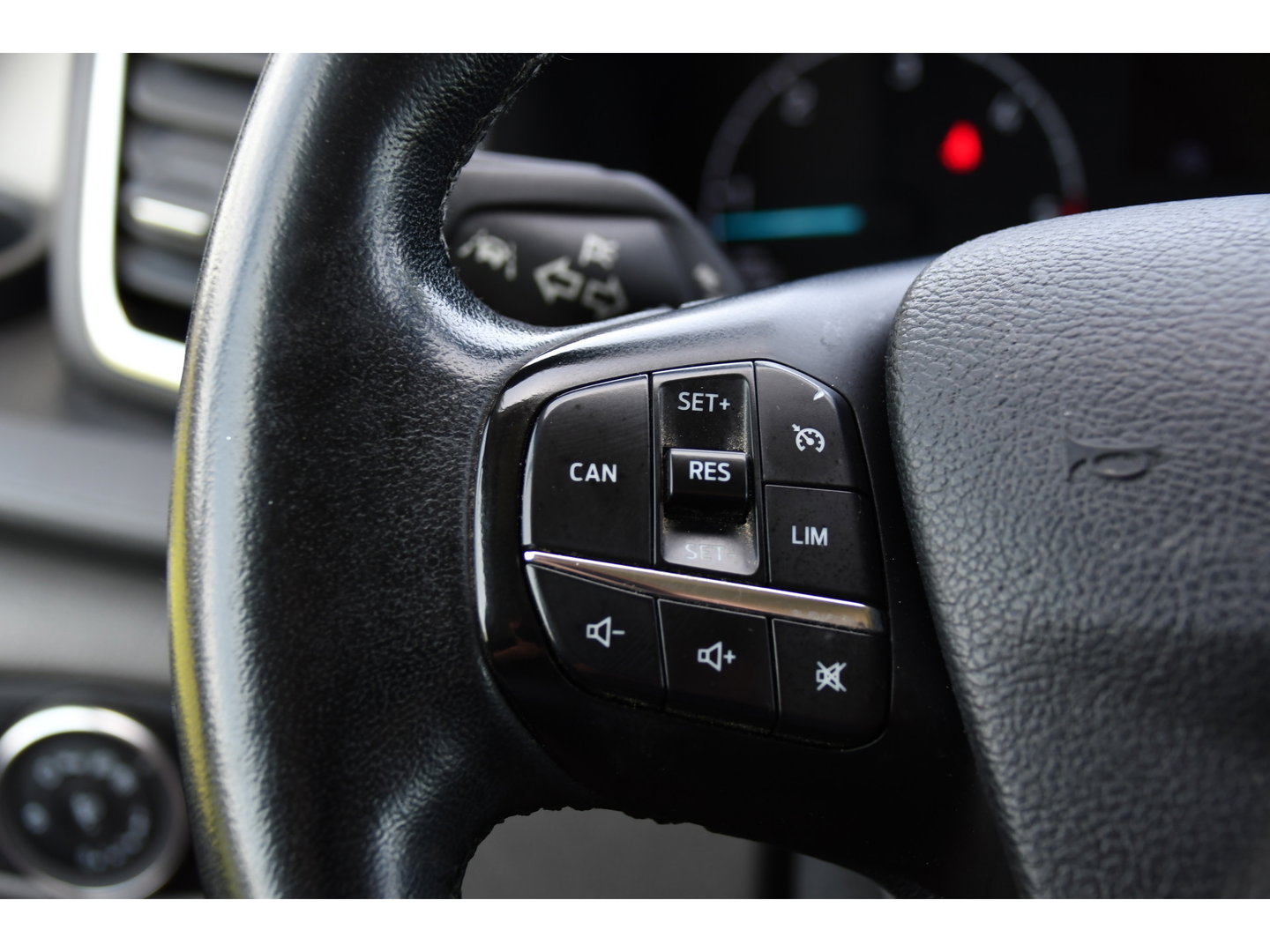 Ford Transit 350 2.0 TDCI L3H2 Limited Black Edition Camera, Cruise, Carplay, 185pk, Xenon, Automaat, Trekhaak, Multimedia, Sensoren, Uniek!