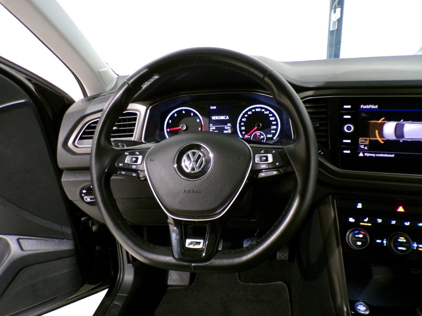 Volkswagen T-Roc 1.0 TSI R-Line Sport Apple-Carplay Full-LED Stoelverwarming Leer Parkeersensoren Adaptive-cruise Android-Auto