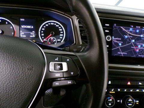 Volkswagen T-Roc 1.0 TSI R-Line Sport Apple-Carplay Full-LED Stoelverwarming Leer Parkeersensoren Adaptive-cruise Android-Auto