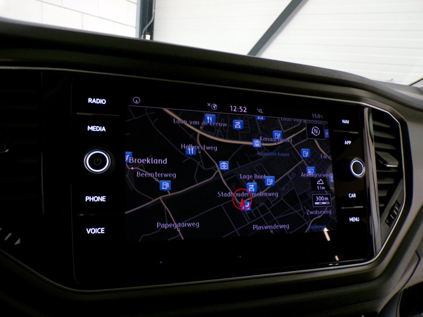 Volkswagen T-Roc 1.0 TSI R-Line Sport Apple-Carplay Full-LED Stoelverwarming Leer Parkeersensoren Adaptive-cruise Android-Auto