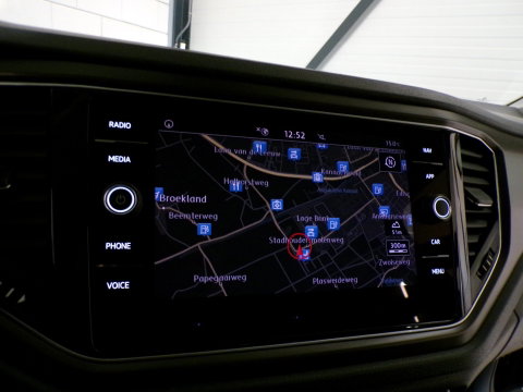Volkswagen T-Roc 1.0 TSI R-Line Sport Apple-Carplay Full-LED Stoelverwarming Leer Parkeersensoren Adaptive-cruise Android-Auto