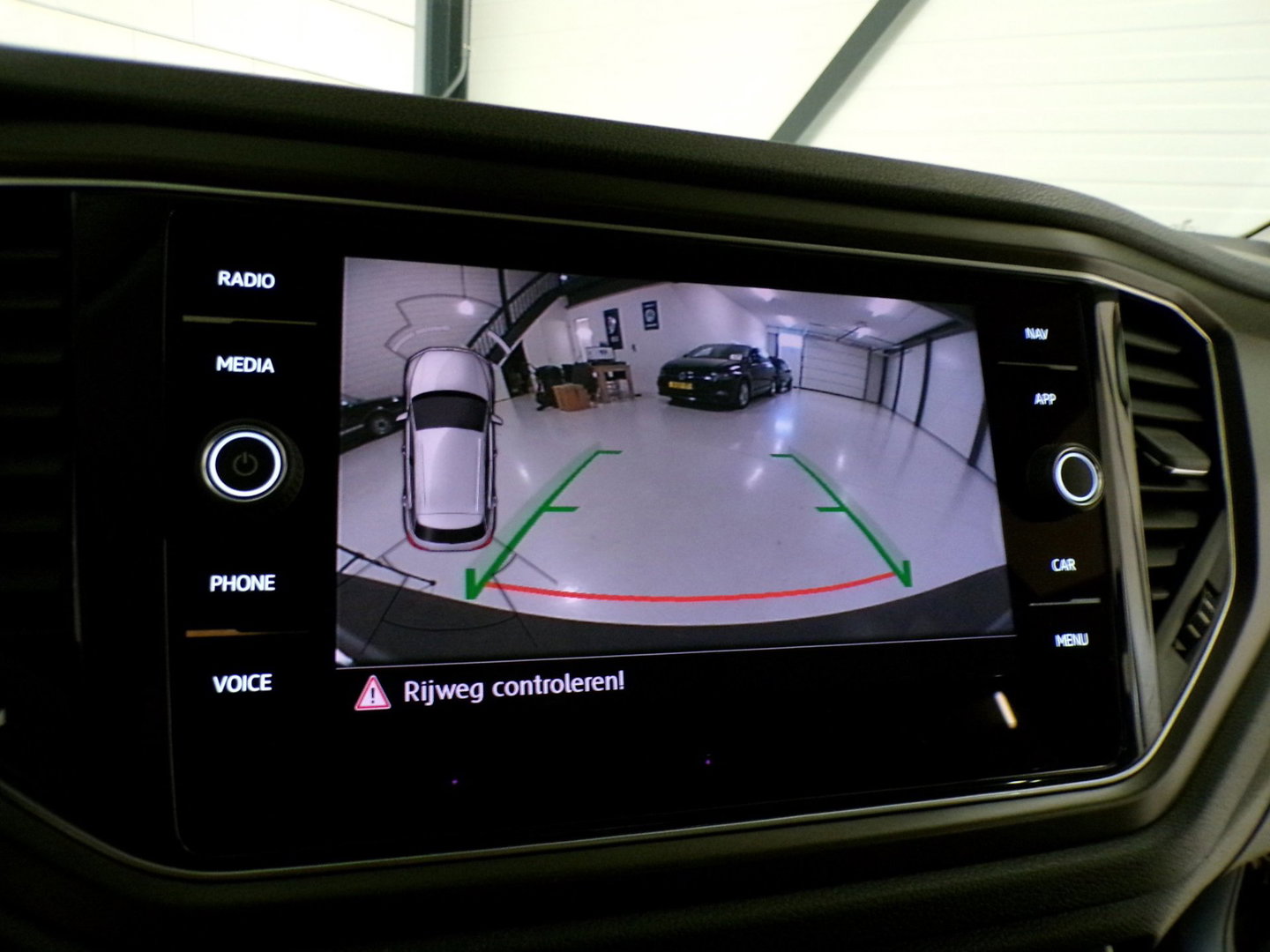 Volkswagen T-Roc 1.0 TSI R-Line Sport Apple-Carplay Full-LED Stoelverwarming Leer Parkeersensoren Adaptive-cruise Android-Auto