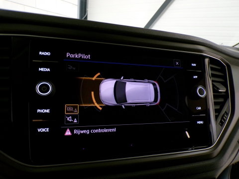 Volkswagen T-Roc 1.0 TSI R-Line Sport Apple-Carplay Full-LED Stoelverwarming Leer Parkeersensoren Adaptive-cruise Android-Auto