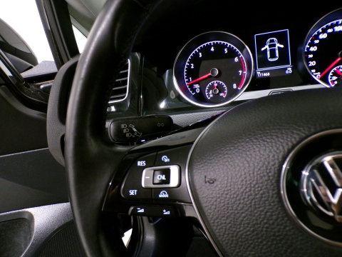 Volkswagen Golf 1.4 TSI ACT Highline "Automaat" Pano Stoelverwarming Trekhaak Xenon-LED Massage-stoel Camera Keyless Parkeersensor