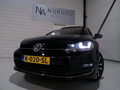 Volkswagen Golf 1.4 TSI ACT Highline "Automaat" Pano Stoelverwarming Trekhaak Xenon-LED Massage-stoel Camera Keyless Parkeersensor