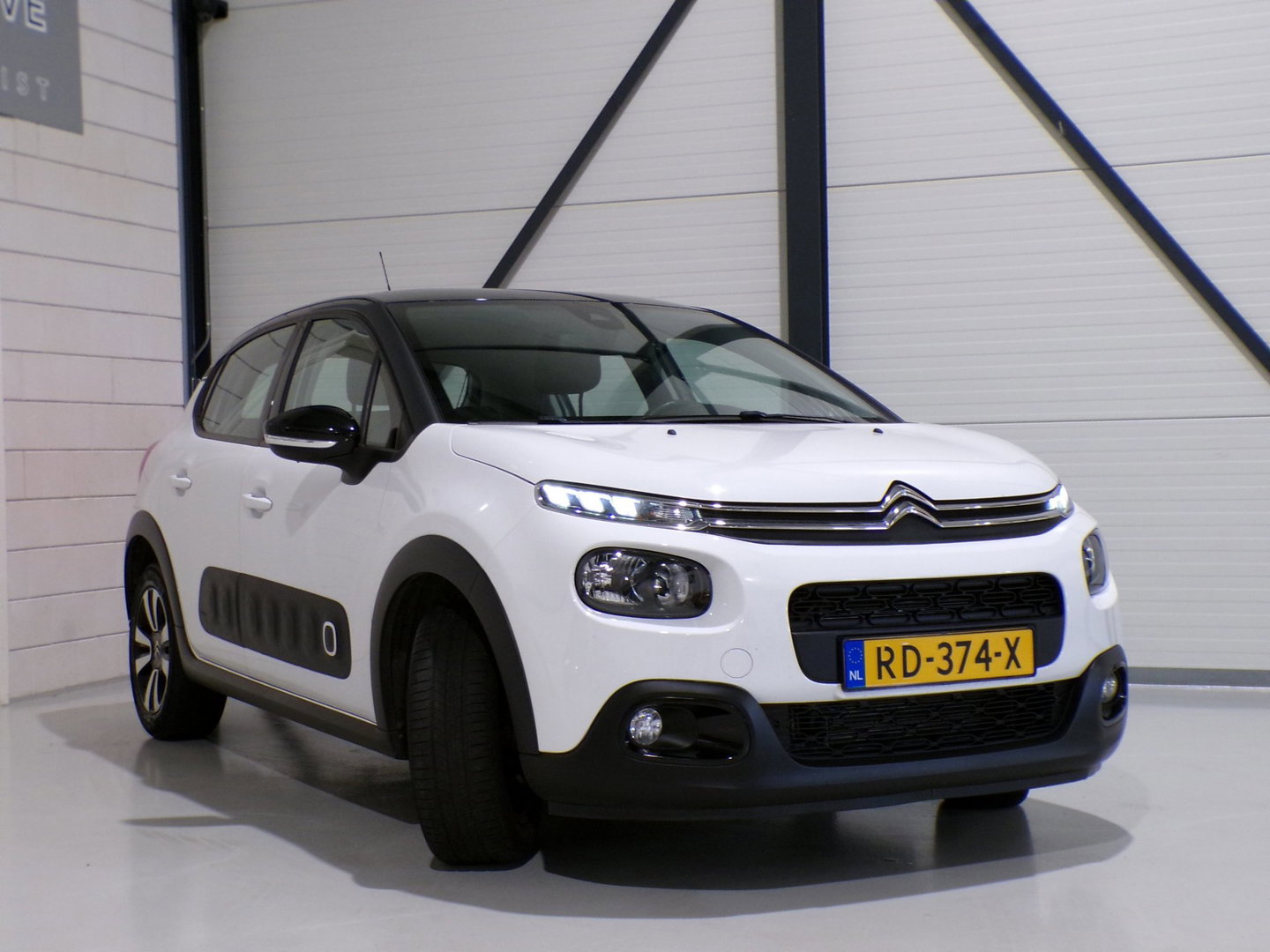 Citroën C3 1.2 PureTech S&S Shine "Origineel NL!" Automaat! Apple-Carplay Android-Auto Achteruitrijcamera Parkeersensoren Garantie