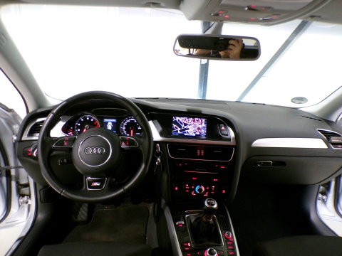 Audi A4 Avant 1.8 TFSI S-Line Edition Trekhaak Stoelverwarming Xenon-LED Bluetooth Parkeersensoren Navigatie Cruise-control