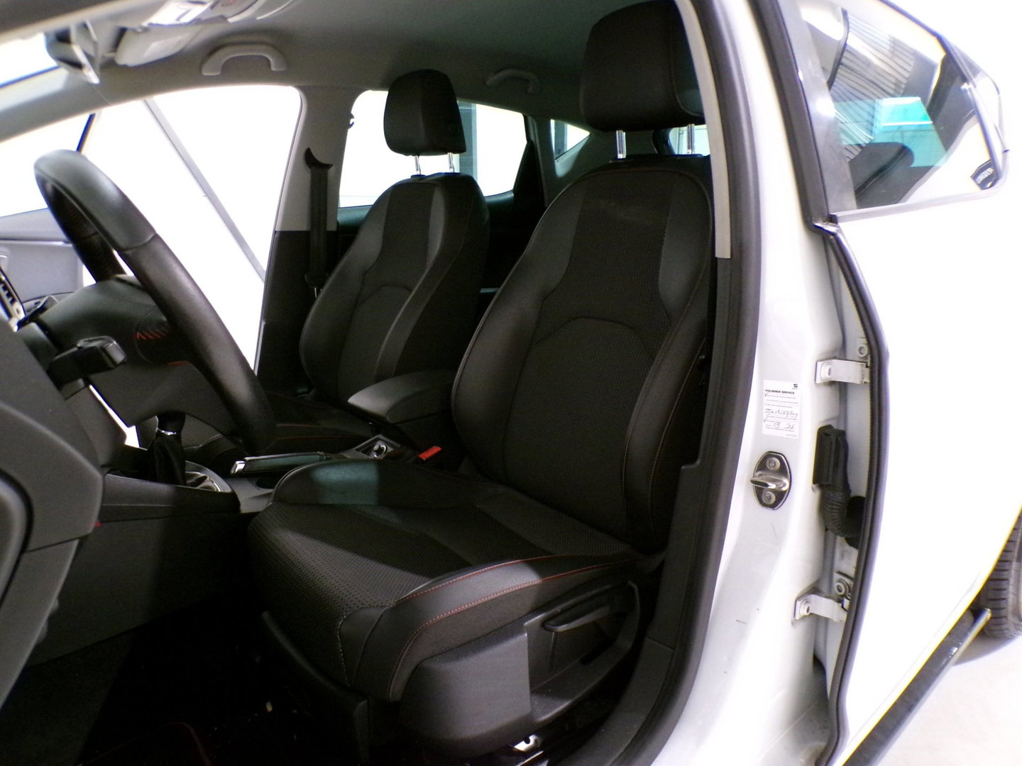SEAT Leon 1.4 TSI FR Maxton Apple-carplay / Android-Auto Stoelverwarming 19"Velgen Seat-Sound Drive-Mode Parkeersensoren Garantie
