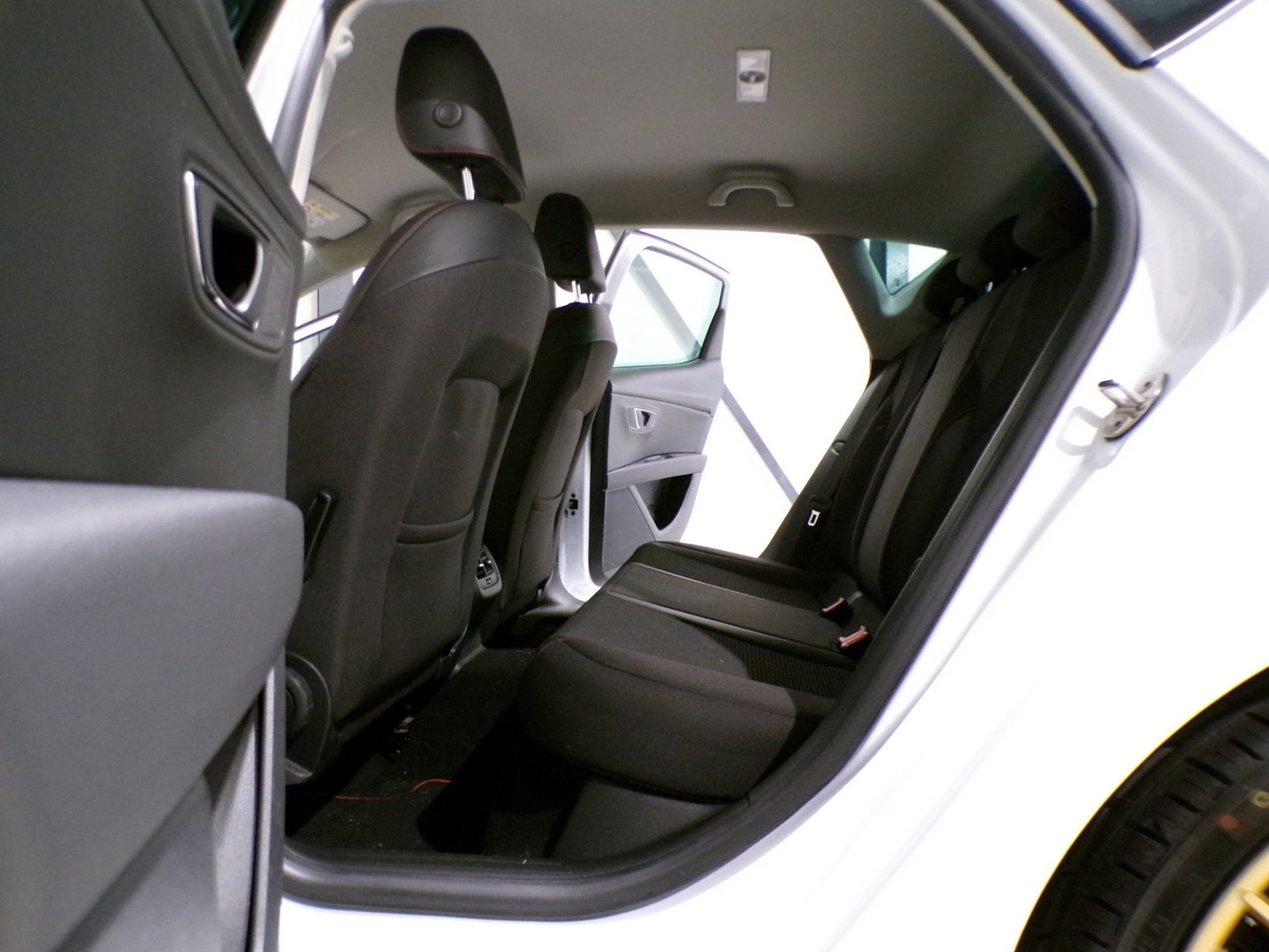 SEAT Leon 1.4 TSI FR Maxton Apple-carplay / Android-Auto Stoelverwarming 19"Velgen Seat-Sound Drive-Mode Parkeersensoren Garantie