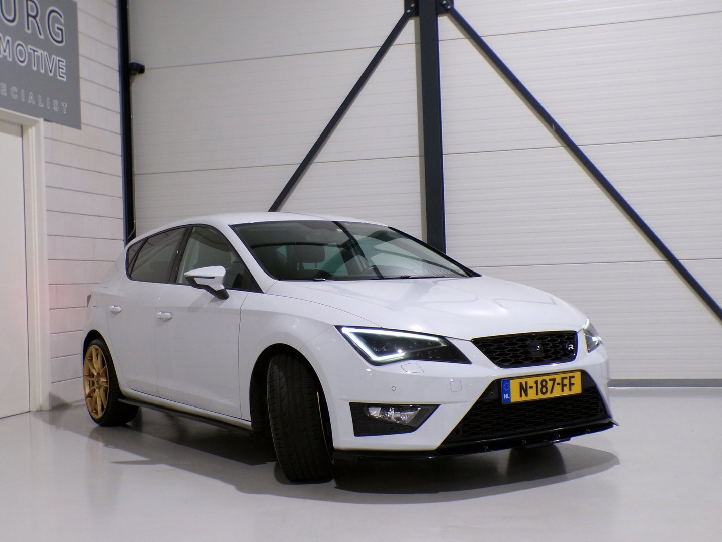 SEAT Leon 1.4 TSI FR Maxton Apple-carplay / Android-Auto Stoelverwarming 19"Velgen Seat-Sound Drive-Mode Parkeersensoren Garantie