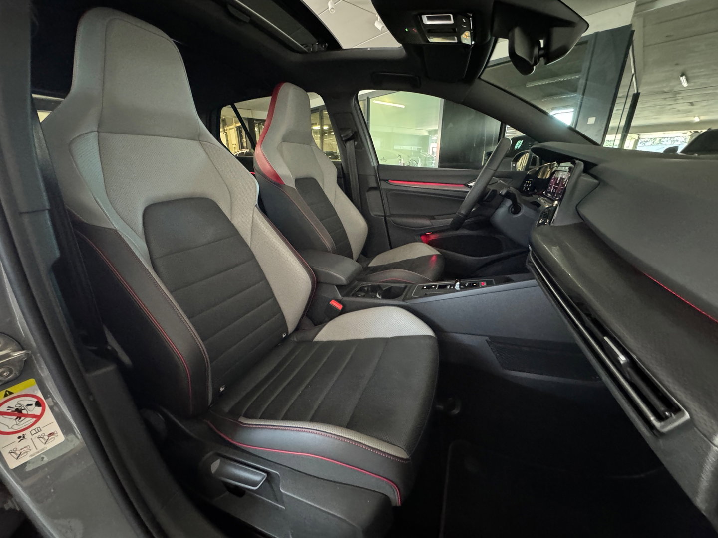 Volkswagen Golf 2.0 TSI GTI Pano|Leer|Stoelventilatie|Camera|IQ|Camera