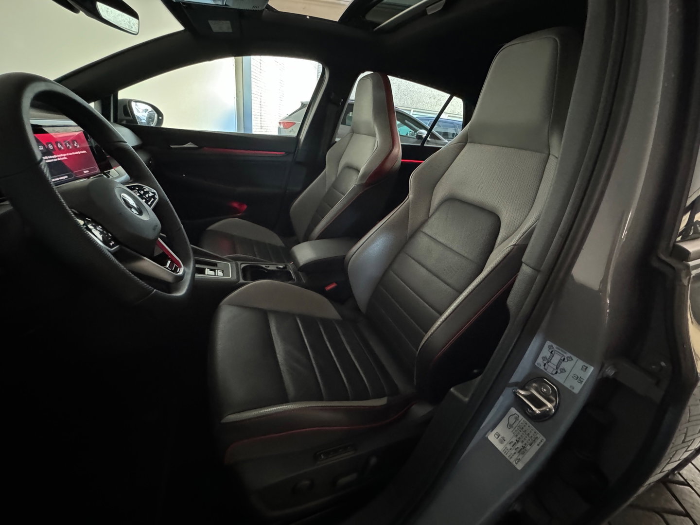 Volkswagen Golf 2.0 TSI GTI Pano|Leer|Stoelventilatie|Camera|IQ|Camera